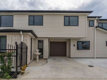 Luxury Living with Dual-Family Potential