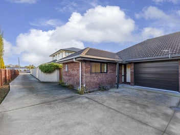 Effortless Living in a Convenient Coastal Setting