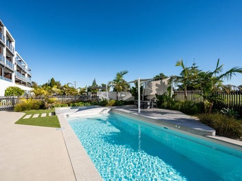 OWNER COMMITTED ELSEWHERE - APARTMENT MUST BE SOLD