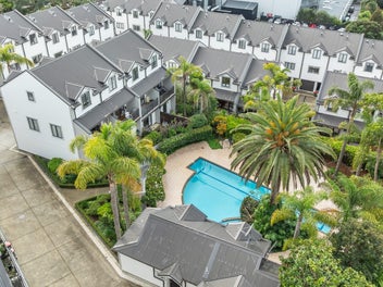 Grey Lynn under $1M! Pool and Gym!