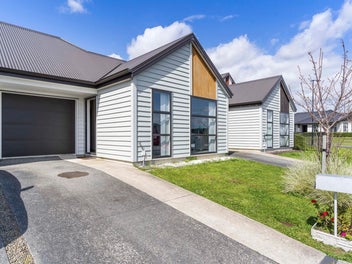 Easy-Care Living in a Convenient Location-Freehold