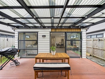Easy-Care Living in a Convenient Location-Freehold