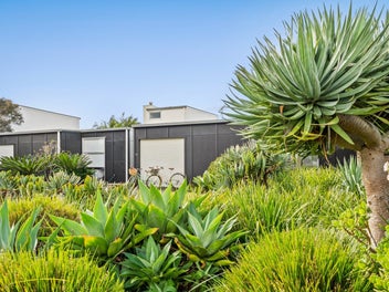 Relaxed coastal living with potential income