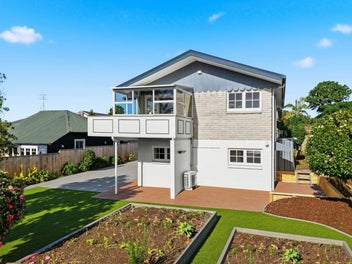Sunny, Renovated Freehold Home with Sea Views