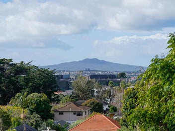 Sunny, Renovated Freehold Home with Sea Views