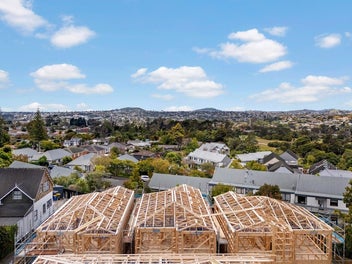 Brand-New Family Homes - Freehold & Ready to View