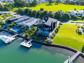 Black beauty - waterfront statement