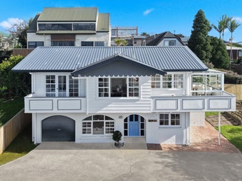 Sunny, Renovated Freehold Home with Sea Views