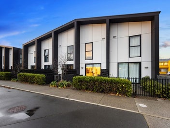 LOCATION, CONVENIENCE & LOW-MAINTENANCE LIVING