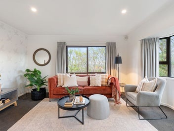 Easy-Care Single-Level Living in Woodridge