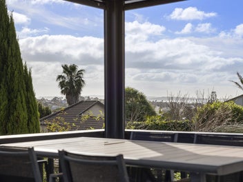 Picture-Perfect Cottage with Sea Views
