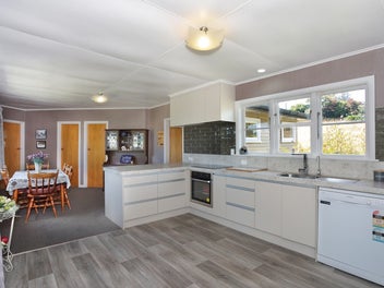 HALCOMBE LOCATION WITH WALKING DISTANCE TO SCHOOL