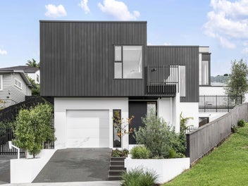 Stop Press: Reserve price below 2.2M