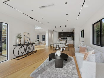 Contemporary Luxury in Bucklands Beach