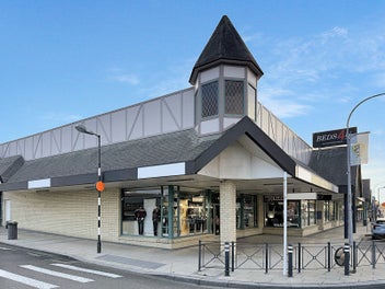 Image 1 of 8