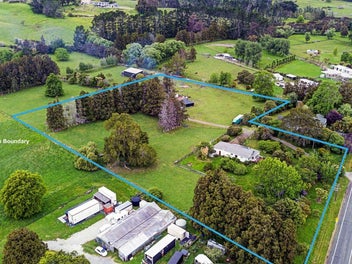 The Best of Country Living, Minutes from Town