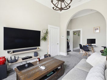 Newlands Stylish, Renovated & Surprisingly Spaciou