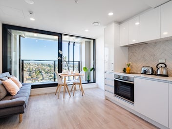 Freehold Penthouse Dual-Key Two Rental Incomes