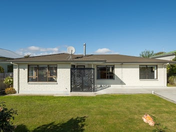Location plus - Vacant possession