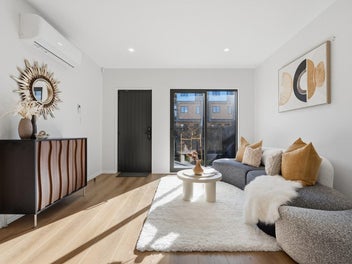 Urgent! Coastal Standalone Home in Stanmore Bay