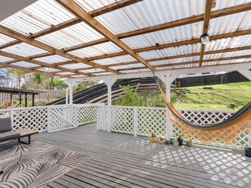 Family Friendly, Freehold & Fabulous Location