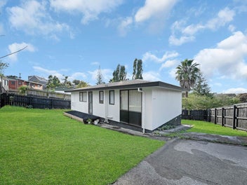 FREE STANDING HOME WITH SPACIOUS OUTDOORS