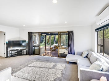 Renovated Family Home on 954sqm (more or less)