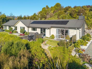 Peace, privacy & panoramic views, close to village