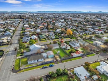 2 Street Frontages