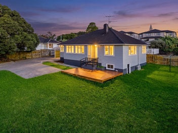 Family Friendly Neighbourhood - 4 Bdrm