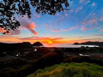 Medlands Paradise –Superb Views, Endless Potential