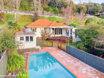 Sunny living, just minutes from town