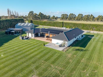 Secluded lifestyle living on four hectares