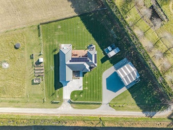 Secluded lifestyle living on four hectares