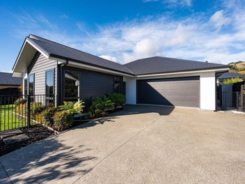 High-Spec Living in a Peaceful Richmond Setting
