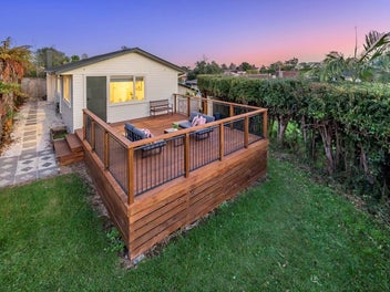 Character, Space & Location on Glendowie Border!