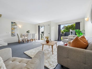 Lifestyle & Convenience in the Heart of Ellerslie