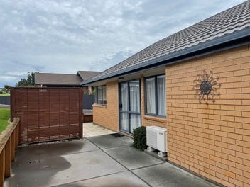Image 1 of 7