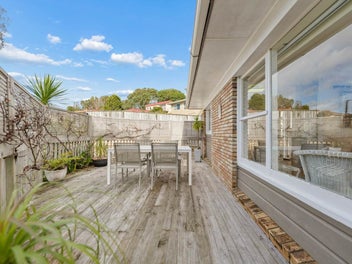 Sunny North-Facing Unit with Private Courtyard