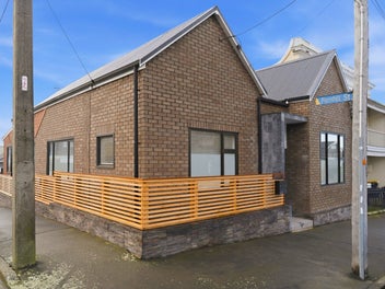 Stylish city-fringe living with modern comfort