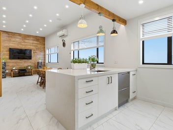 Stylish city-fringe living with modern comfort