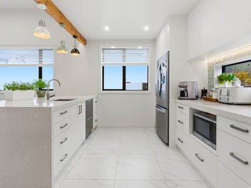 Stylish city-fringe living with modern comfort