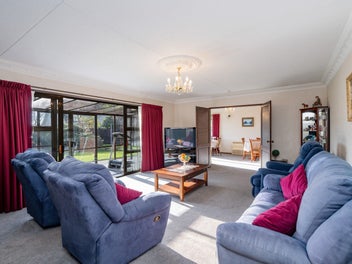 Spacious private Rosedale sanctuary