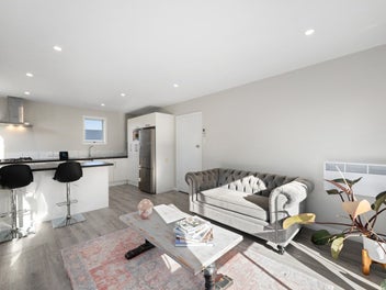 Easy-Care One Bedroom Gem