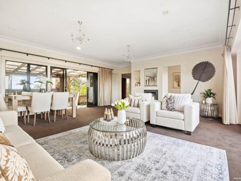 Prestigious location, Gulf vista, Lavish size.