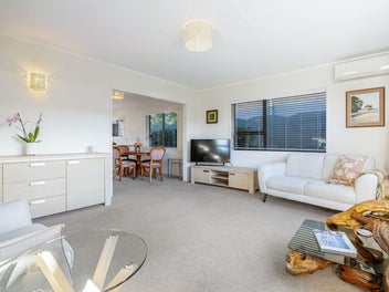 Coastal Convenience & Easy Living
