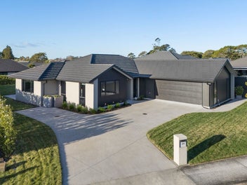 Near-New Stunning home with Country Club Access