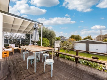 Family haven on 830sqm with studio & workshop