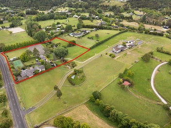 GOLDEN LOCATION - EQUESTRIAN LIFESTYLE