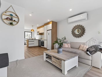 3 Bedrooms + Flexi Room & Views